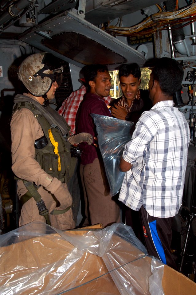 US Navy 071128-N-7955L-053 Citizens of Bangladesh help Marines from the 22nd Marine Expeditionary Unit (MEU) (Special Operations Capable) unload bags of fresh water from a U.S. Marine Corps CH-53