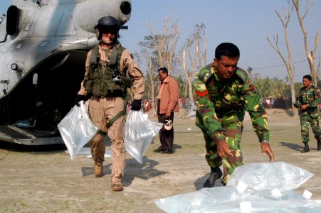 US Navy 071127-N-7955L-054 Marines with the 22nd Marine Expeditionary Unit (Special Operations Capable) and Bangladesh Army Soldiers offload bags of fresh water from a CH-46