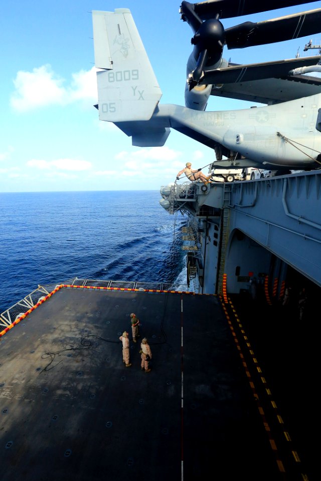 USS Boxer (LHD 4) 131015-M-MC013-5638 (10343338006)
