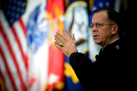US Navy 071128-N-0696M-029 Chairman of the Joint Chiefs of Staff, Adm. Mike Mullen, speaks with students assigned to the U.S. Army War College