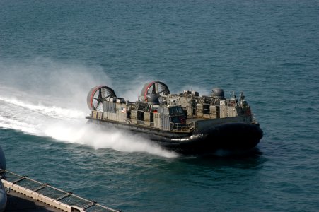 US Navy 071129-N-5642P-063 A landing craft-air cushion, from Assault Craft Unit (ACU) 4, attached to amphibious assault ship USS Kearsarge (LHD 3), rides alongside Kearsarge for a demonstration photo