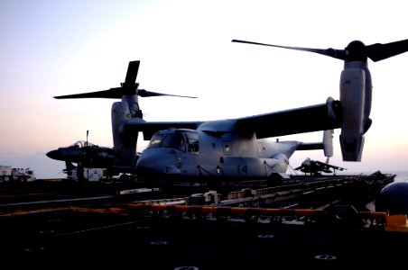 USS BOXER (LHD 4) 131028-N-SS492-006 (10642688445)