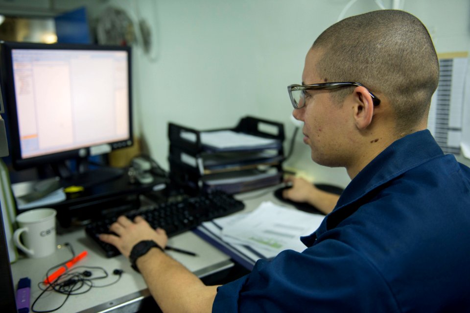 USS BOXER (LHD 4) 131118-N-JP249-037 (10943233004)