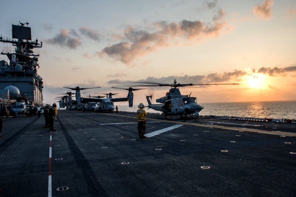USS Bonhomme Richard, JMSDF aboard BHR-flight ops 150319-N-UF697-058