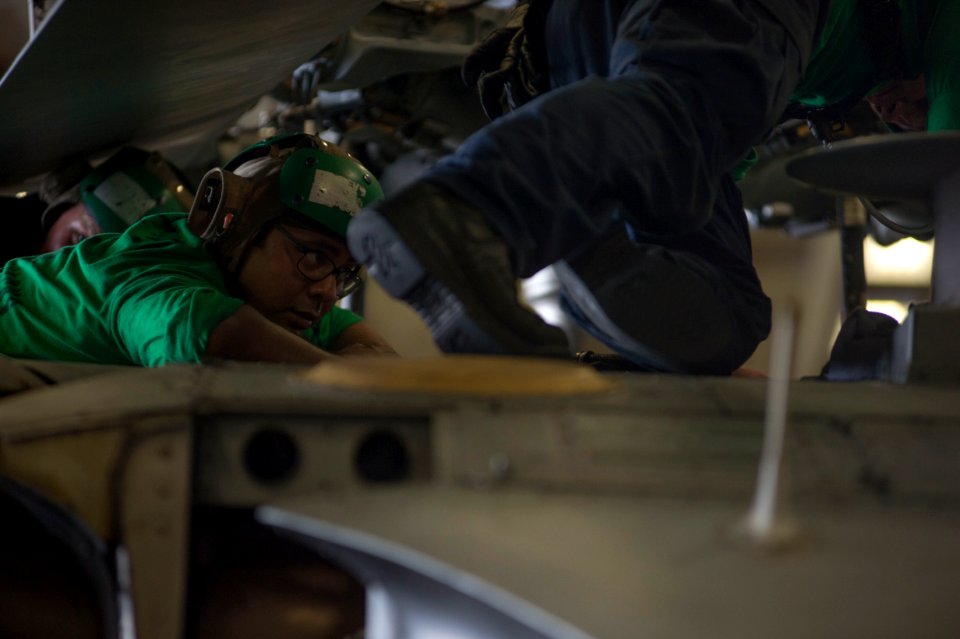 USS BOXER (LHD 4) 131112-N-JP249-013 (10835710094)