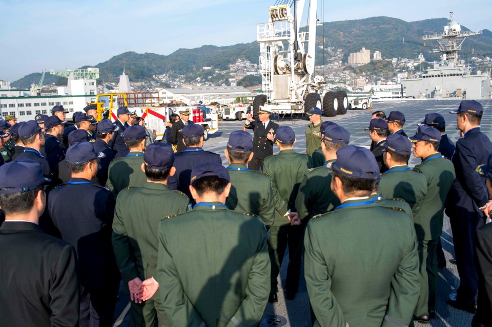 USS Bonhomme Richard (LHD 6) Tour 161208-N-XK809-097