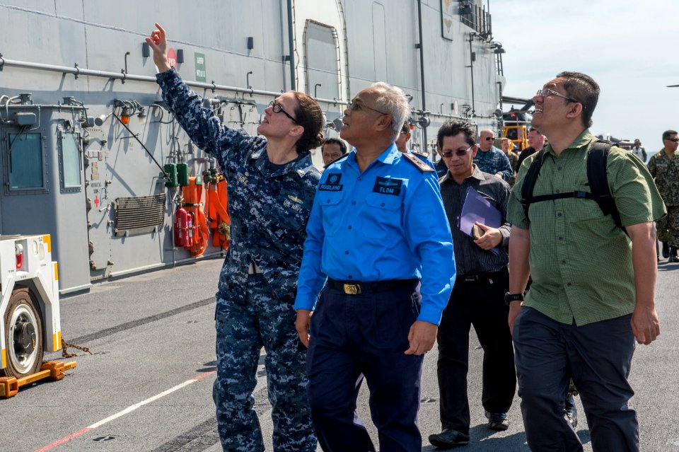 USS Bonhomme Richards welcomes Malaysian officials 150227-N-UF697-122