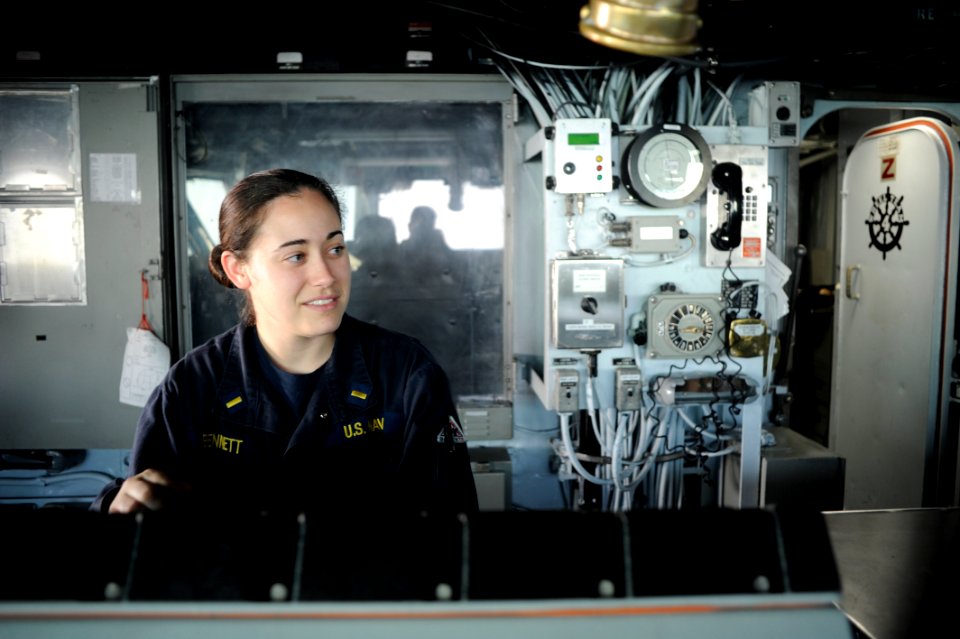 USS BOXER (LHD 4) 131203-N-SS492-036 (11202015383)