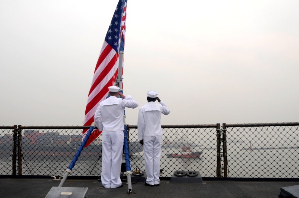 USS Blue Ridge visit 130616-N-NN332-032