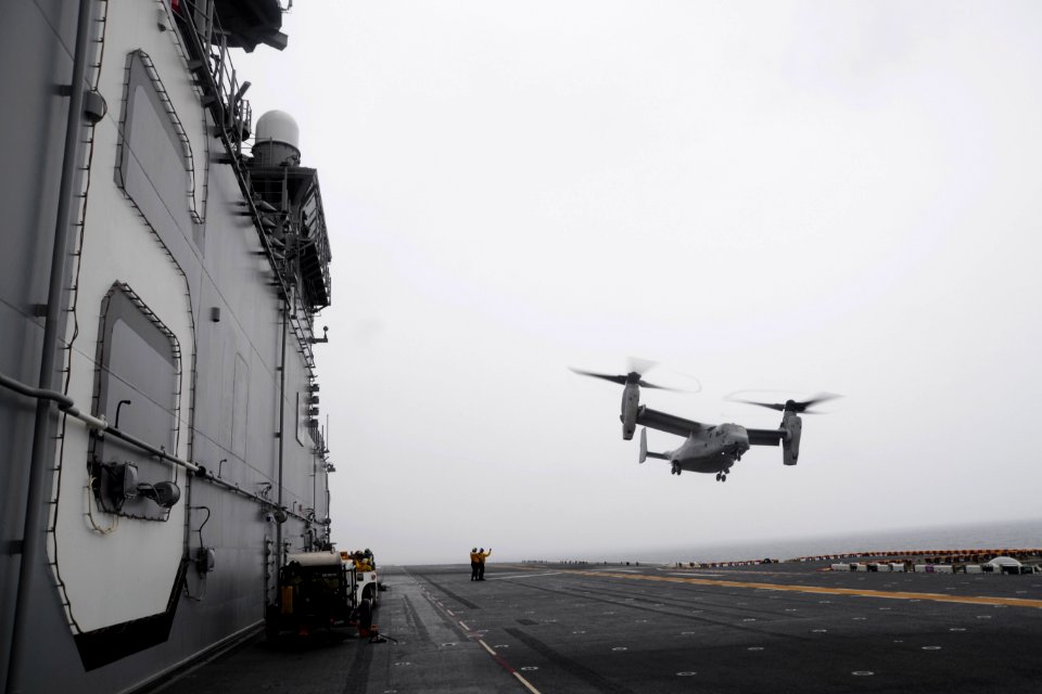 USS Bonhomme Richard conducts flight operations. (29369838976)