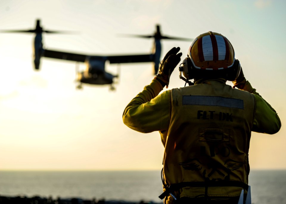 USS BOXER (LHD 4) 131122-N-SV688-136 (11150612484)