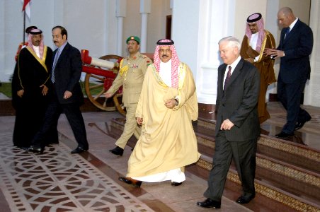 US Navy 071206-F-6655M-911 Defense Secretary Robert M. Gates walks with Crown Prince His Majesty Hamad bin Al-Khalifa