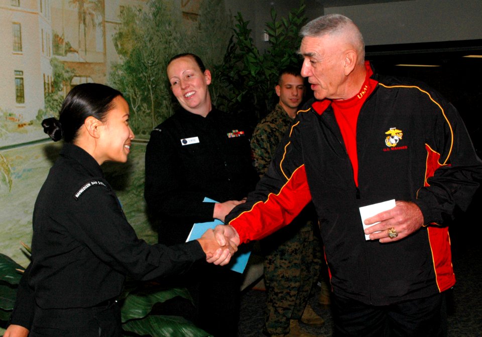 US Navy 071213-N-5086M-029 Naval Medical Center San Diego (NMCSD) Sailors, Marines and staff meet with former U.S. Marine Corps drill instructor turned Golden Globe-nominated actor R. Lee Emery during his visit to the hospital