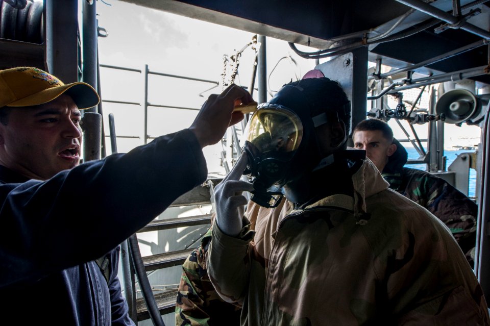 USS BOXER (LHD 4) 131012-N-JP249-024 (10286309763)