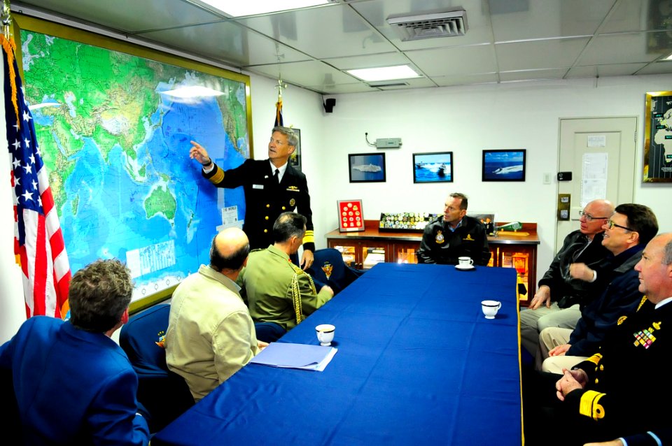 USS Blue Ridge operations 150703-N-GR655-097