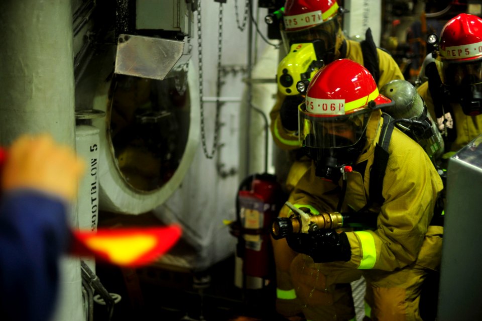 USS Blue Ridge operations 140529-N-KL617-145