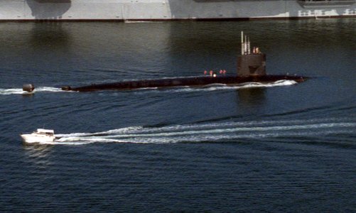 USS Blueback (SS-581) underway in 1986
