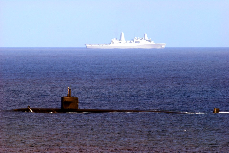 US Navy 071214-N-0555B-096 The Los Angeles-class nuclear-powered attack submarine USS Helena (SSN 725) and the San Antonio-class amphibious transport dock ship USS New Orleans (LPD 18) pass while conducting a submarine familiar