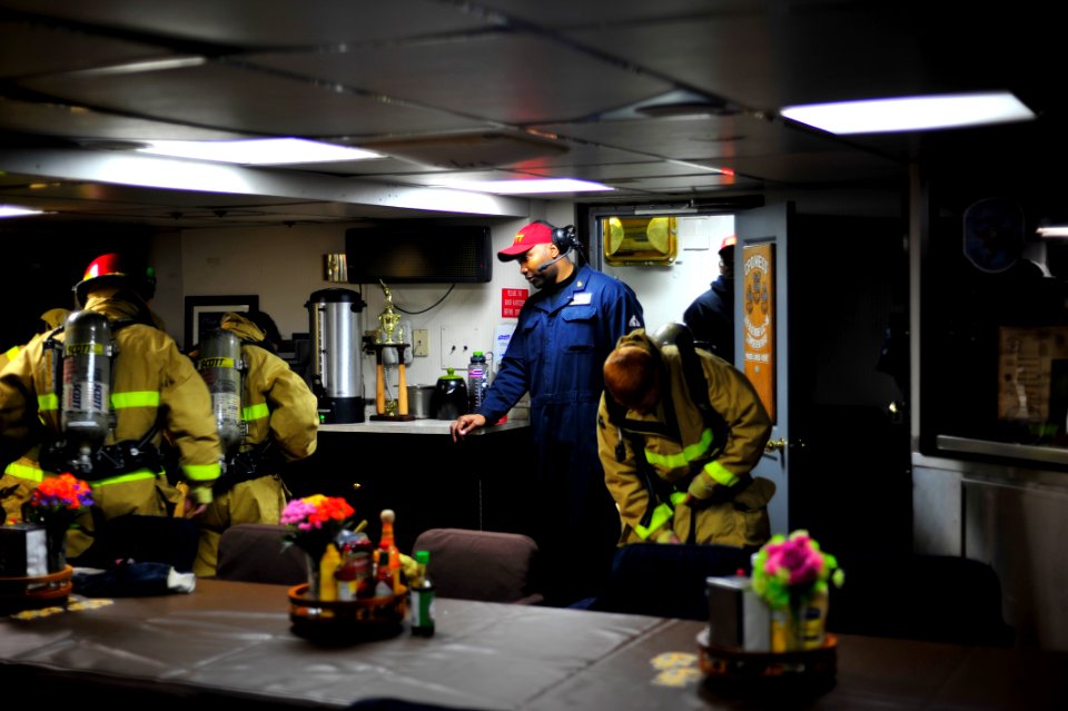 USS Blue Ridge operations 150130-N-KG618-013