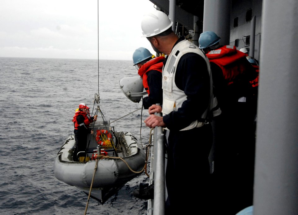 USS Blue Ridge operations 150316-N-LG619-052