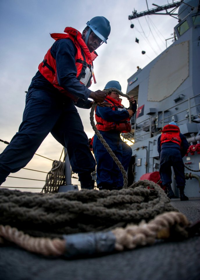 USS Bataan (LHD 5) 140507-N-VC599-072 (14120460336)