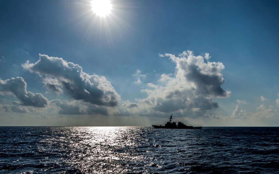 USS Barry is underway. (9087077966)