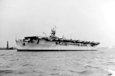 USS Belleau Wood (CV-24) off the Philadelphia Naval Shipyard, Pennsylvania (USA), 18 April 1943 (NH 64673)