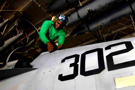US Navy 080110-N-0455L-007 Aviation Structural Mechanic 2nd Class Maurice Forbes assigned to the