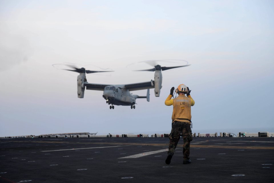 USS BATAAN (LHD 5) 140502-N-JX484-574 (14111915494)