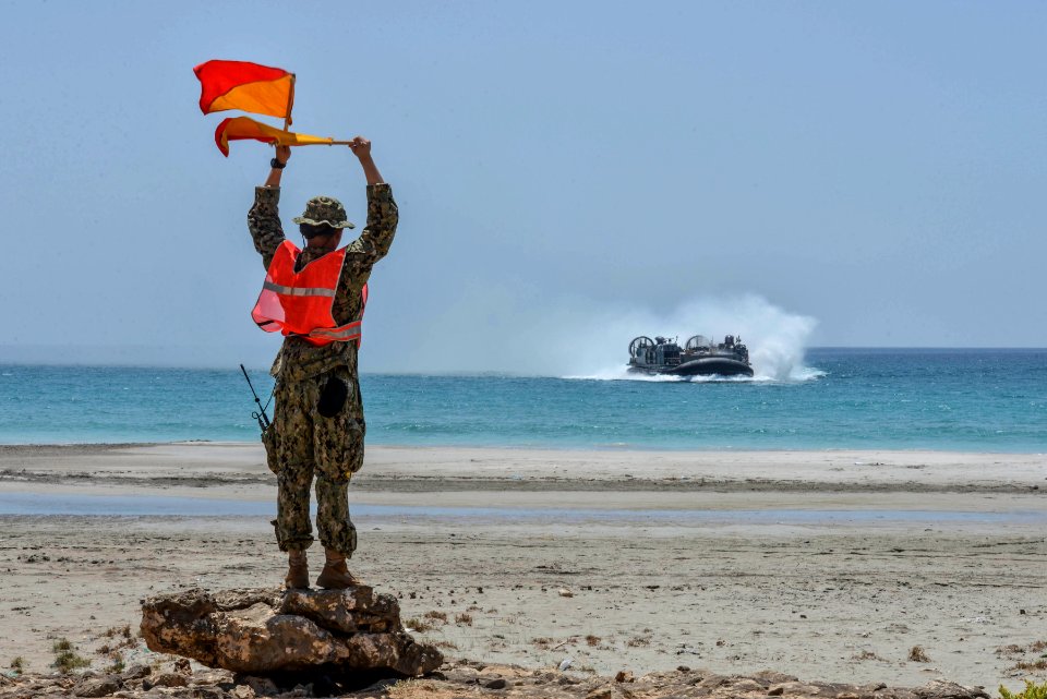 USS BATAAN (LHD 5) 140323-N-HO612-107 (13554920034)