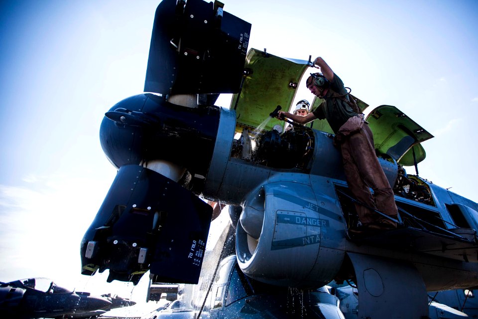 USS BATAAN (LHD 5) 140404-M-HZ646-198 (13659649745)
