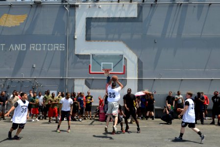 USS BATAAN (LHD 5) 140412-N-JX484-043 (13841086953)