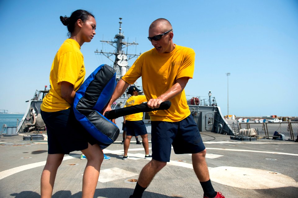 USS Arleigh Burke (DDG 51)140826-N-WD757-164 (14930565018)