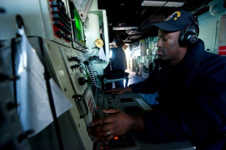 USS Arleigh Burke operations 140302-N-WD757-035