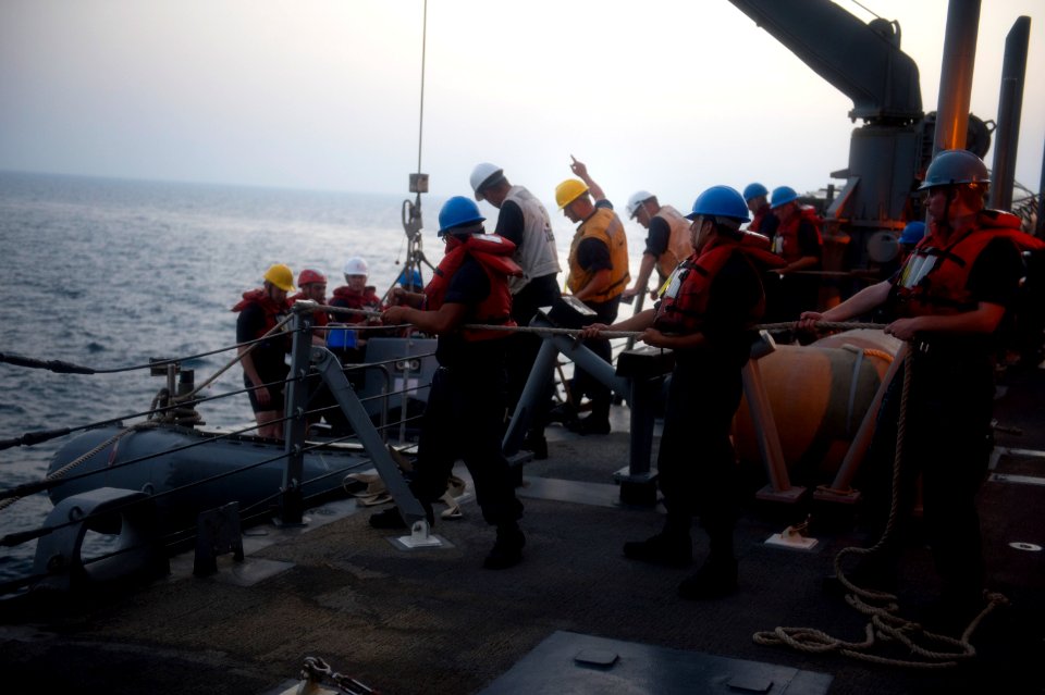 USS Arleigh Burke (DDG 51) 140607-N-WD757-559 (14308375308)