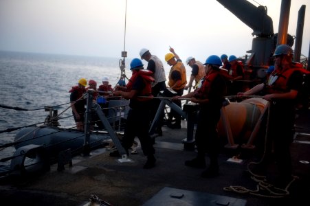 USS Arleigh Burke (DDG 51) 140607-N-WD757-559 (14308375308)