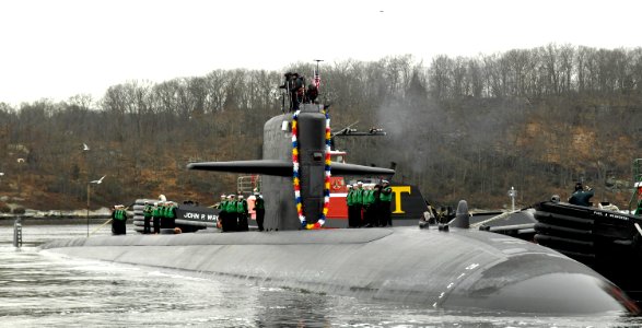 US Navy 080124-N-8467N-001 The fast-attack submarine USS Philadelphia (SSN 690) pulls into Submarine Base New London as she returns from a scheduled six-month deployment photo
