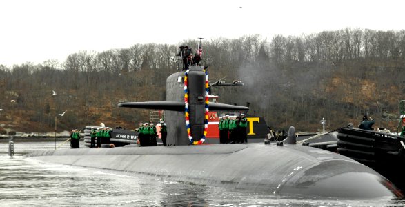 US Navy 080124-N-8467N-001 The fast-attack submarine USS Philadelphia (SSN 690) pulls into Submarine Base New London as she returns from a scheduled six-month deployment