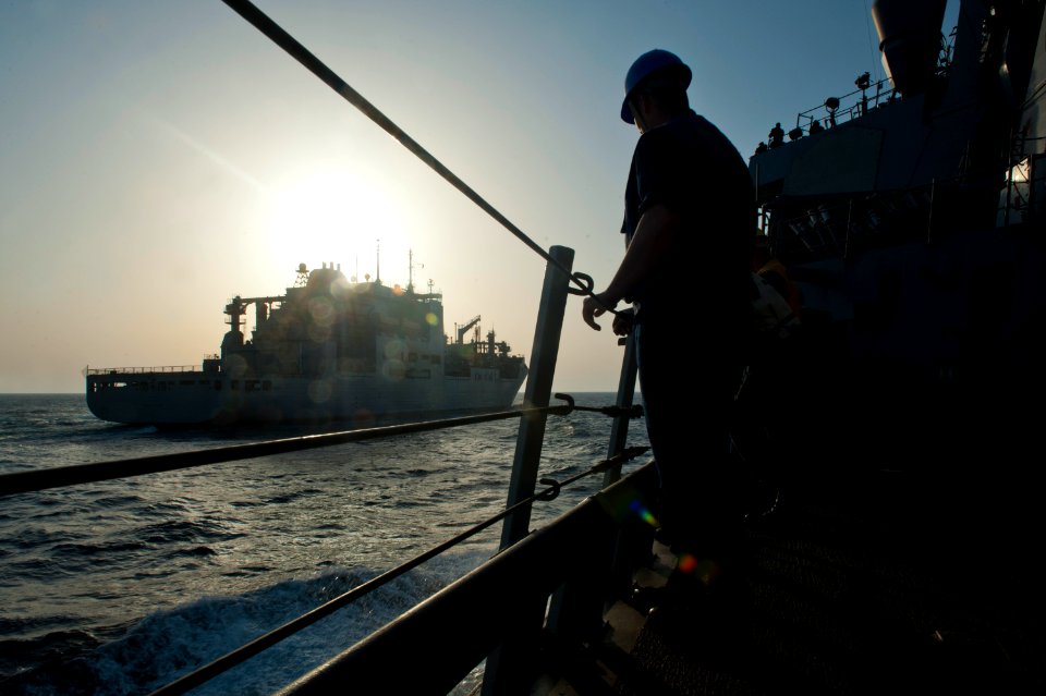 USS ARLEIGH BURKE (DDG 51) 140425-N-WD757-056 (14049457553)
