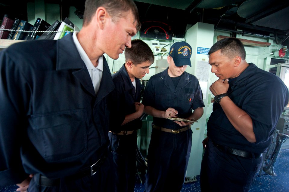 USS ARLEIGH BURKE (DDG 51) 140508-N-WD757-058 (14228759384)