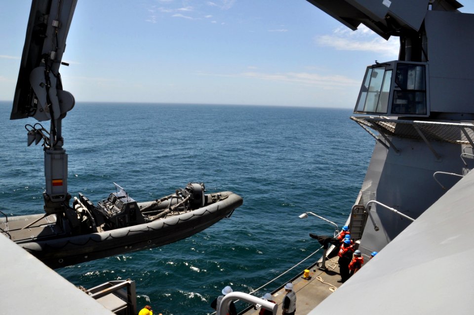 USS Arlington operations 150509-N-GG458-054