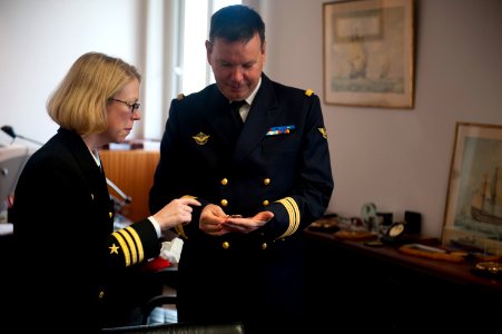 USS Arleigh Burke acitivity 140303-N-WD757-137