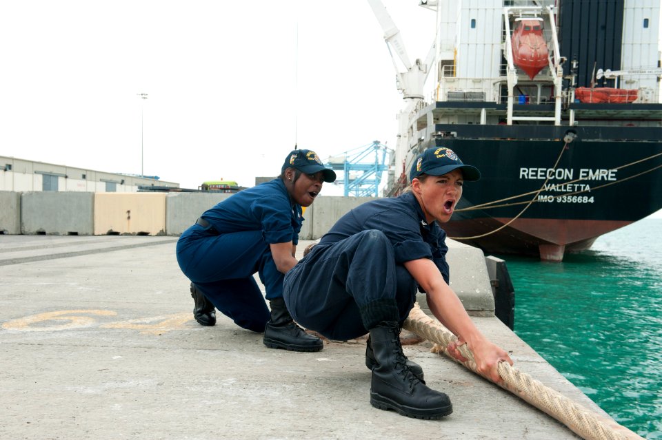 USS ARLEIGH BURKE (DDG 51) 140402-N-WD757-043 (13691663935)
