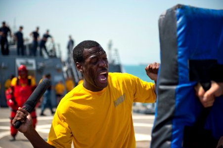 USS Arleigh Burke (DDG 51) 140531-N-WD757-157 (14388052582)