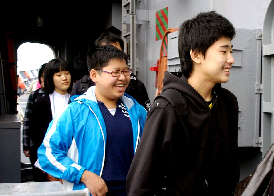 US Navy 080118-N-3285B-034 Students from Hasan, Korea, tour the guided-missile frigate USS De Wert (FFG 45 on board Naval Station Mayport during a five-day trip