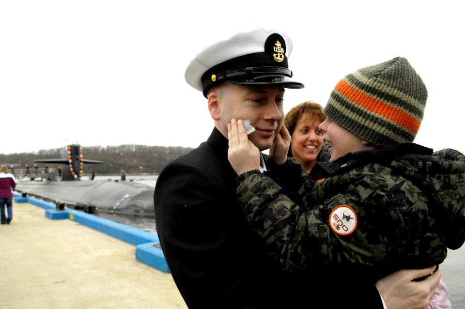 US Navy 080124-N-8467N-003 Chief Electronics Technician Doug Pervine greets his 6-year-old son upon returning to Submarine Base New London from a six-month deployment aboard the Los Angeles-class fast-attack submarine USS Phila