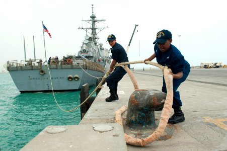 USS ARLEIGH BURKE (DDG 51) 140402-N-WD757-052 (13691660255)