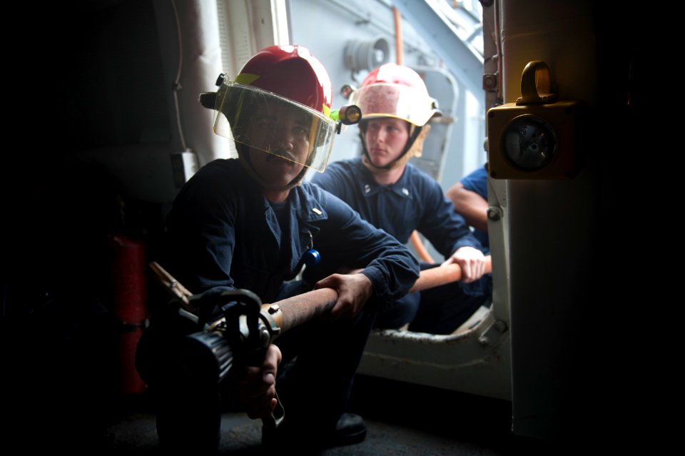 USS Arleigh Burke (DDG 51) 140414-N-WD757-132 (13885999732)