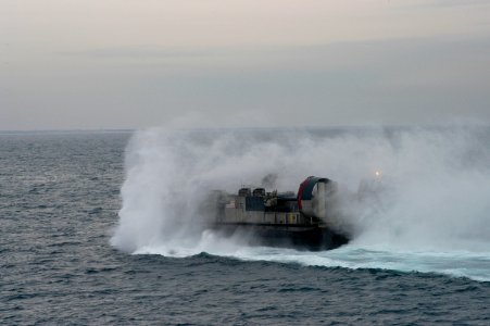 US Navy 080129-N-5642P-009 A landing craft air cushion (LCAC) from the amphibious assault ship USS Kearsarge (LHD 3) heads toward Onslow Bay, N.C. to disembark Marines and their equipment