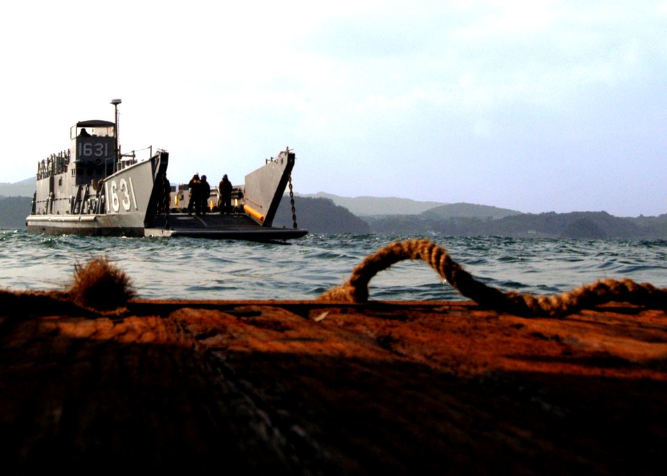 US Navy 080124-N-0807W-018 Sailors from the amphibious assault ship USS Essex (LHD 2) perform a stern-gate marriage with Landing Craft Utility 1631 to load mission essential supplies for their spring patrol